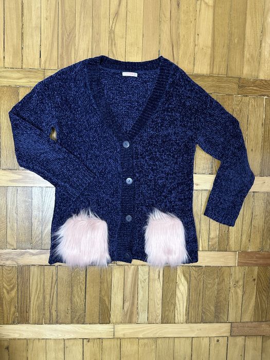 Кардиган для дівчинки з пухнастими кишенями