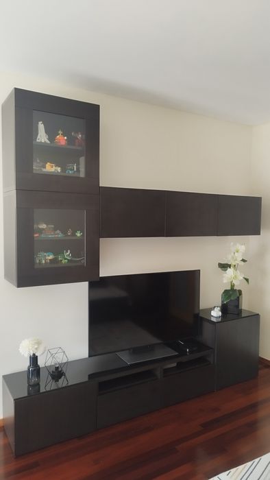 Conjunto de Móveis de Sala (TV + Suspensos)
Título: Conjunto Móveis de Sala IKEA BESTÅ – Castanho-Preto c/ Vidro