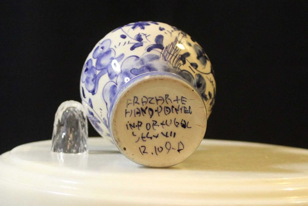 Vaso cerâmica português feito à mão, anos 80, pequeno, azul e branco,