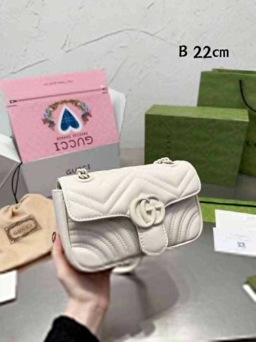 Bolsa feminina em couro  210550.