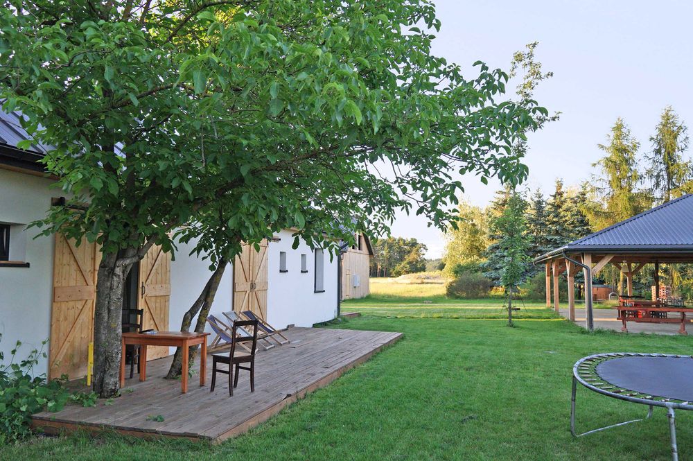 Nowy domek do 18 osób. Sauna, balia z jacuzzi. 90 km od W-wy.