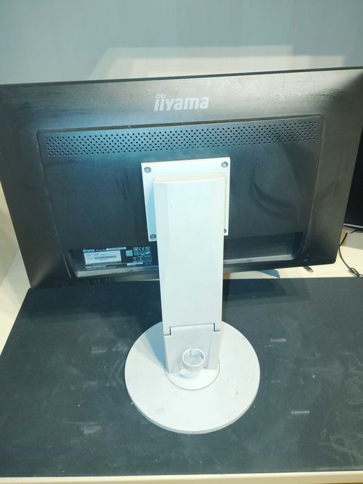 Monitor +okablowanie pc