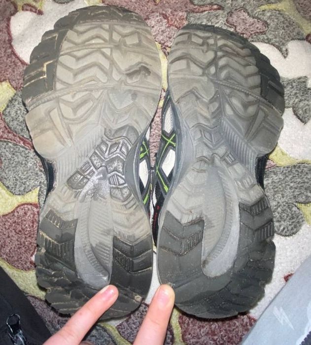 Продам кросівки Asics