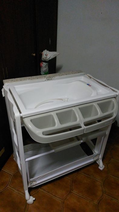 Vendo banheira c/muda fraldas bebé