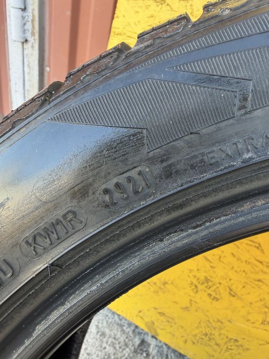 Шини Резина 245.45 R18 Goodyear Зима