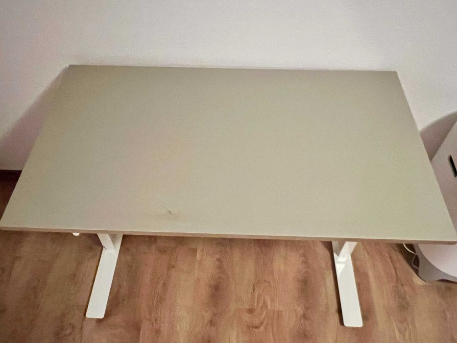 Secretária regulável IKEA TROTTEN 120×70 — bege/branco