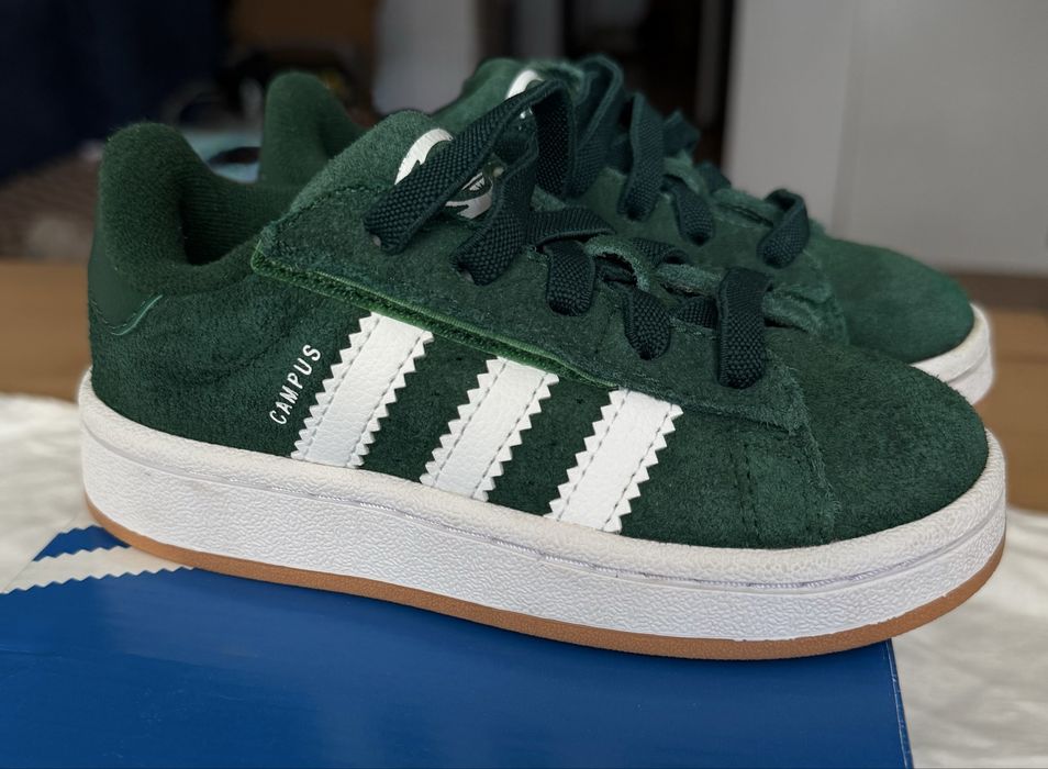 Кросівки adidas 26,5