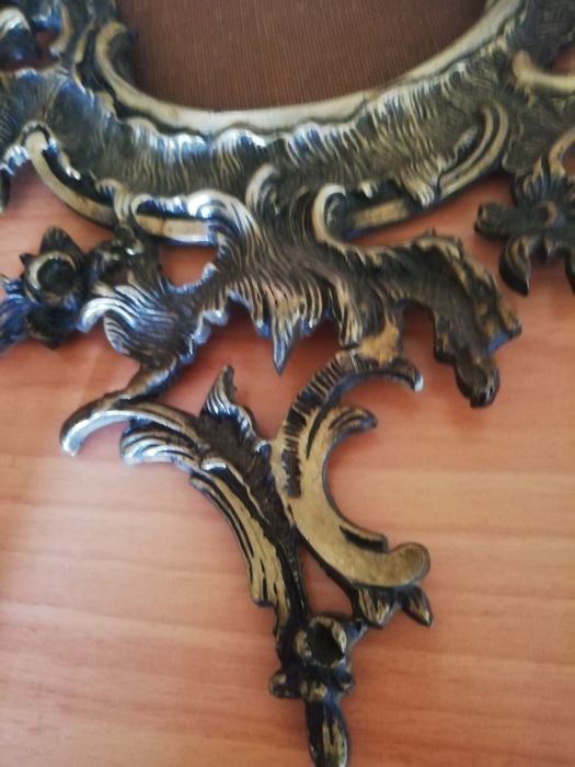 Moldura em bronze