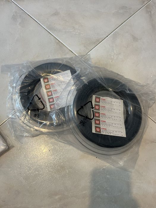 Kit da wilson ( 2 rolos de cordas e 2 acessorios para o pulso ) tenis