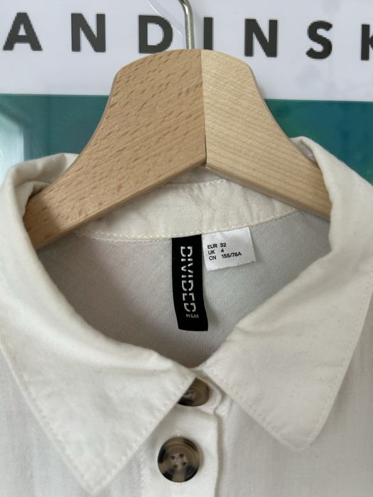 H&M Divided koszula biała z ozdobnymi guzikami basic