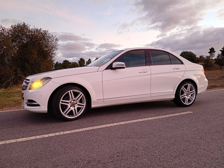 Vendo Mercedes Benz 220d de 2013