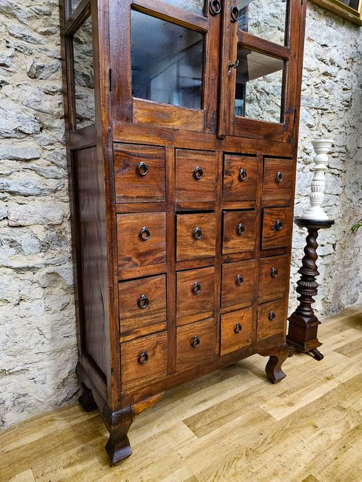 Witryna kolonialna, lite drewno. Z szufladami.