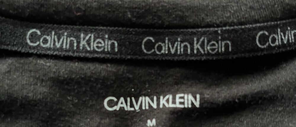 Vendo Pijama Calvin Klein.
