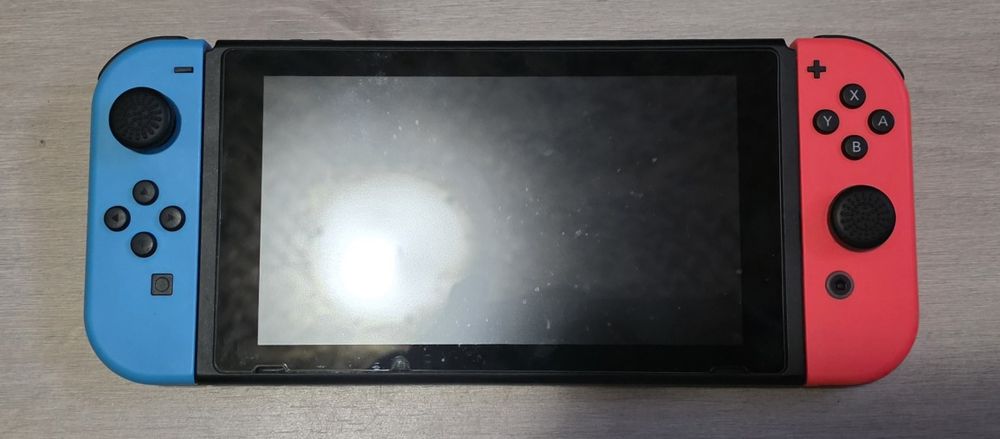 Nintendo Switch + cztery gry