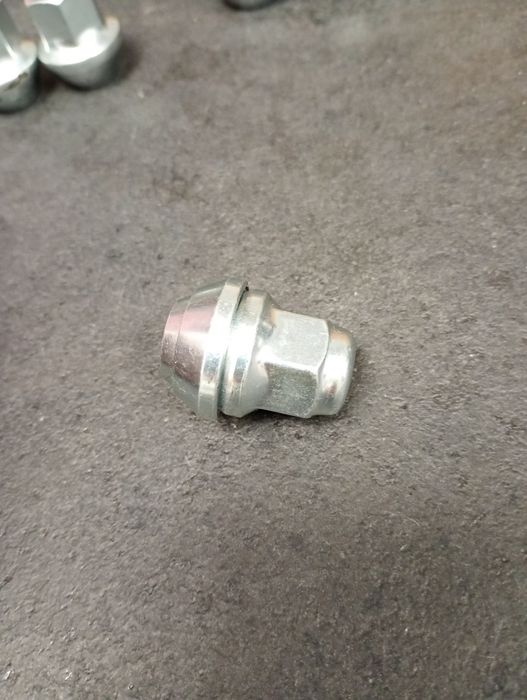 Nakrętka do felg aluminiowych FORD FIESTA KUGA FOCUS MONDEO