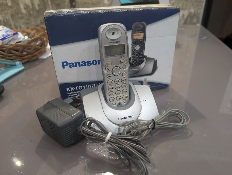 Стаціонарний телефон Panasonic KX-TG1107UA з повним комплектом та коробкою