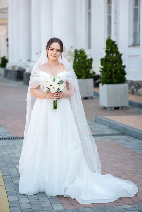 Весільне плаття.