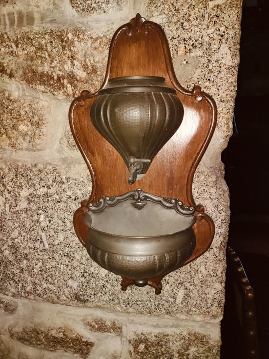 Lava mãos antigo em metal