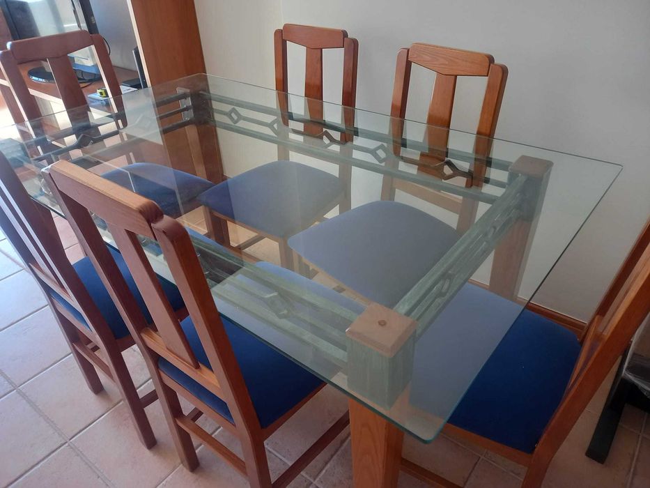 Mesa e 6 cadeiras
