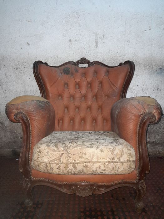 Sofás antigos para restauro, várias unidades