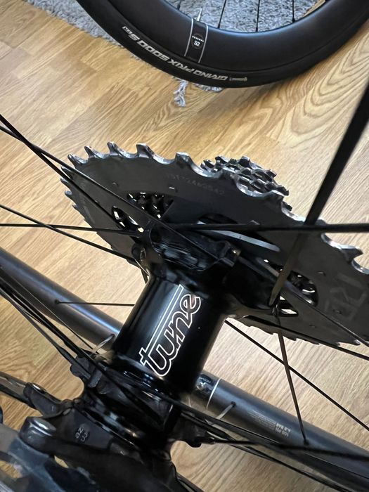 Rodas Reserve com Cubos Tune 52/63