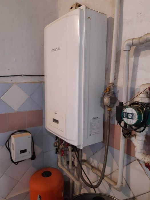 Продам котел Kiturami, б/у, газовый, двухконтурный, турбинированый