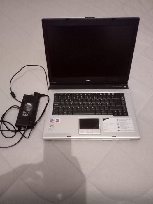 3 Computadores - 1 Toshiba / 2 Acer