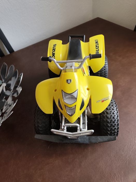 carro de brinquedo Suzuki  já dos antigos