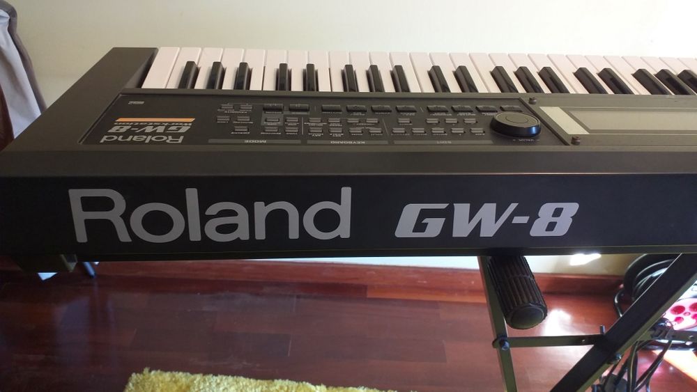 Órgão Roland práticamente novo