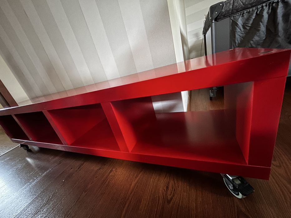 Szafka RTV IKEA LACK na kółkach – czerwona