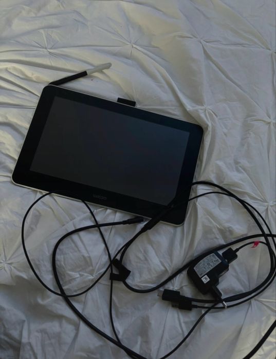 tablet graficzny wacom one DTC133 display pen stan idealny