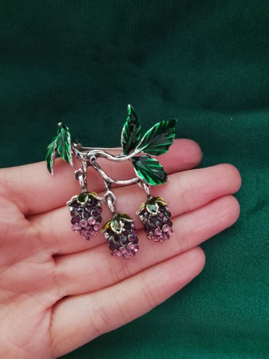 Broszka jeżyny vintage retro