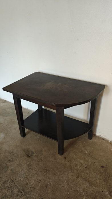 Desocupar! Mesa de canto para televisão