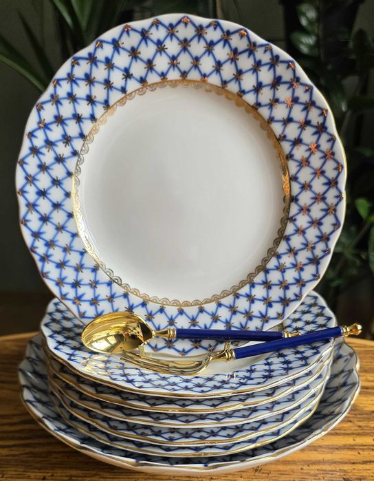 Porcelanowy serwis do herbaty – Łomonosow. Siatka kobaltowa.