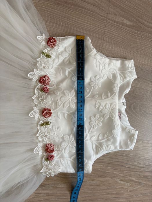 Elegancka biała sukienka dla dziewczynki 122
