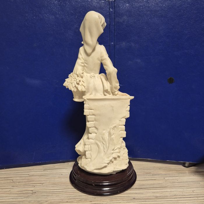 Figurka kobiety Belicari