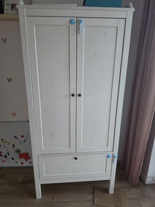 Ikea Sundvik biała szafa sosnowa