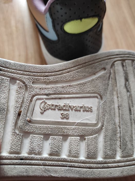 Adidasy Stradivarius