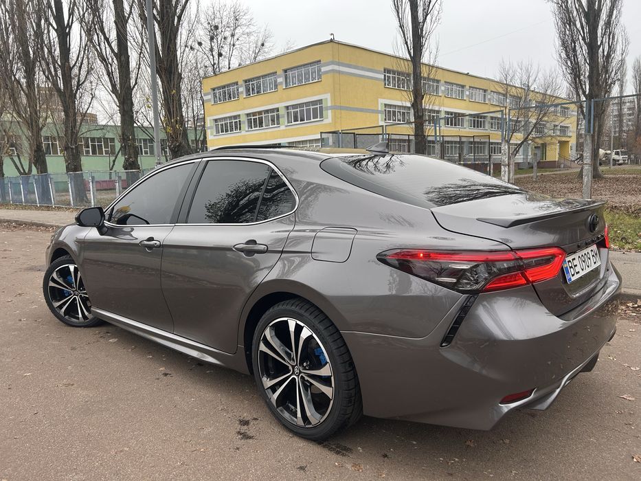 Toyota Camry 70 SE 2019
