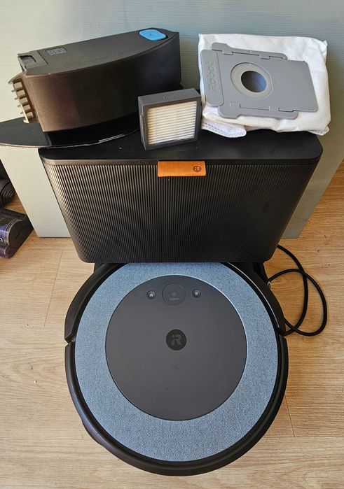 Aspirador iRobot Romba J5 com base