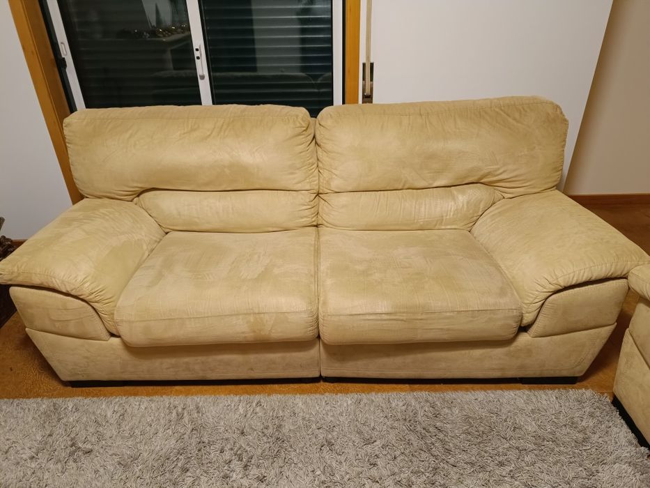 Sofá de três lugares