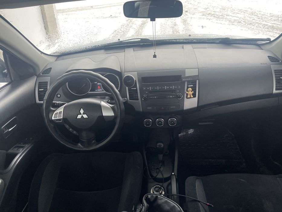 Mitsubishi Outlander XL