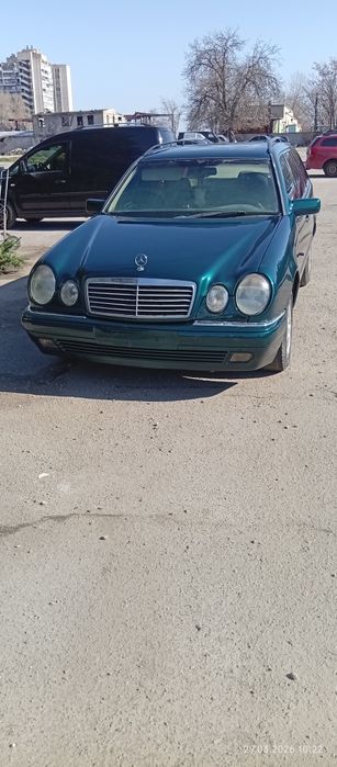 Продам Mercedes-Benz E 300T D