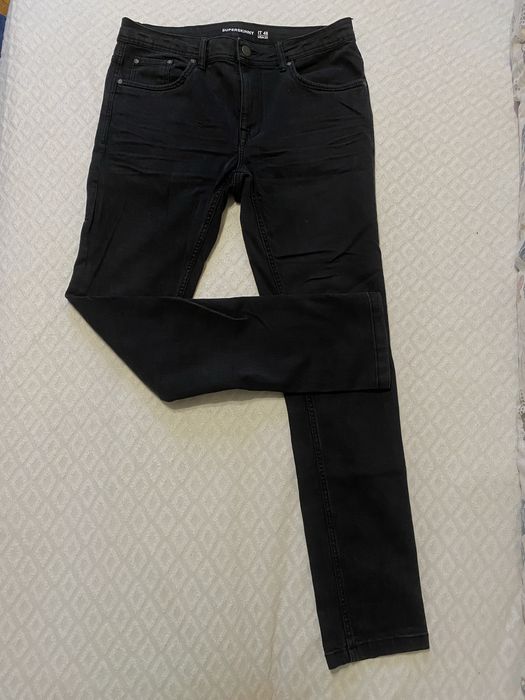 Чорні джинси скіні