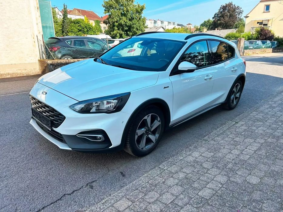Ford Focus ACTIVE X Podwyższony 125KM Benzyna Nawigacja LED Bezwypadek KAMERA