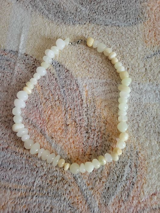 Натуральний камінь буси різні на вибір дуже гарні