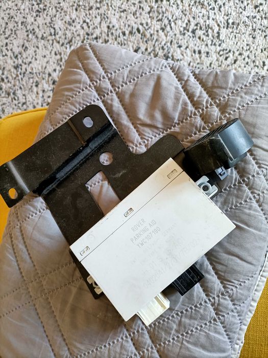 Para choques traseiro Rover 45 com sensores de estacionamento.