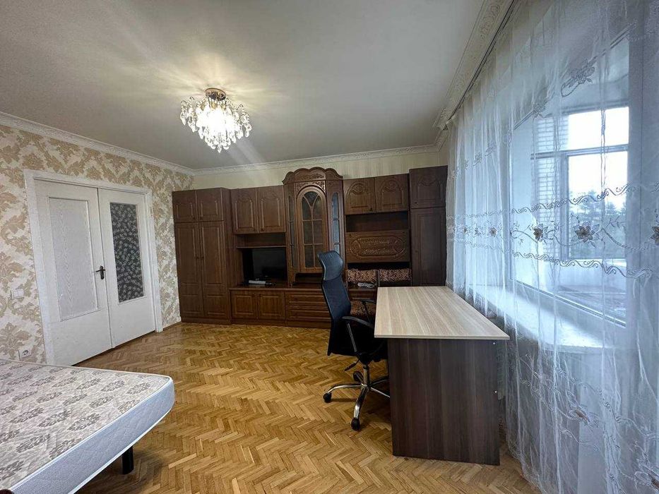 Продаж 4 кім квартири в цегляному будинку вул Медової Печери (Пасічна)