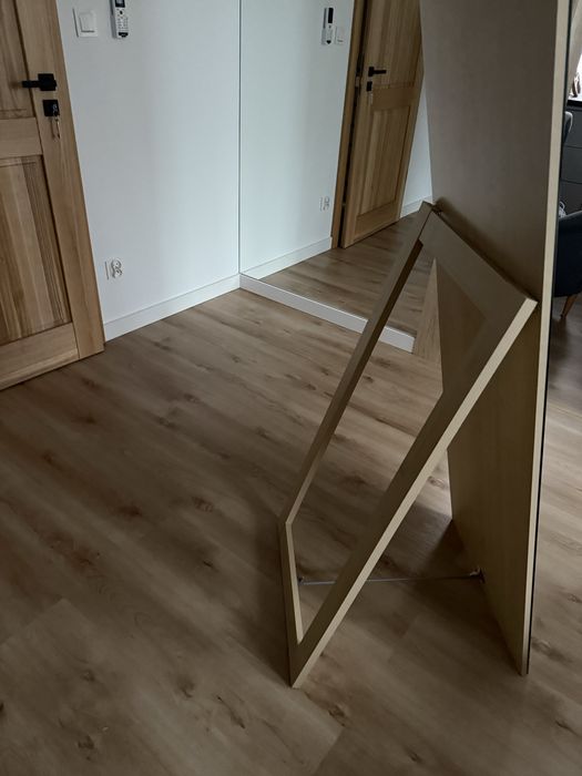 Duże lustro wolnostojace