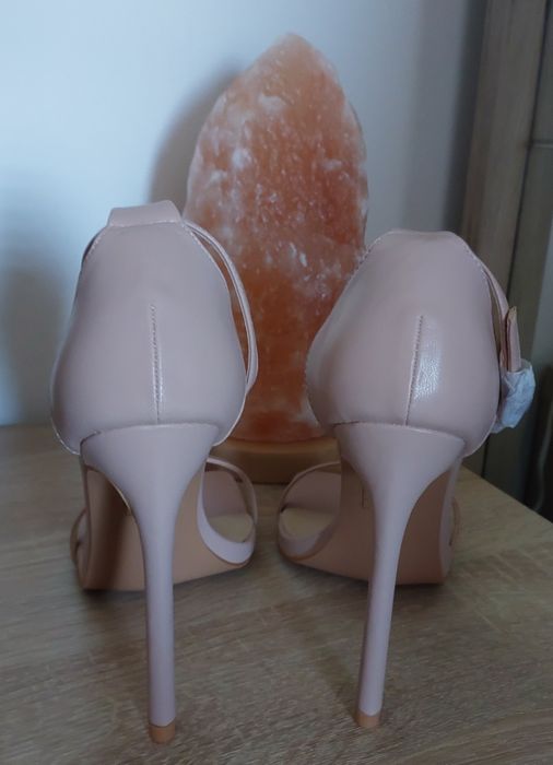 Śliczne nowe beżowe sandałki szpilki PrettyLittleThing 6/38/39 (25cm)